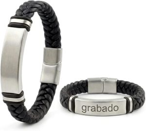 Pulsera trenzada de piel negra con placa de acero grabada
